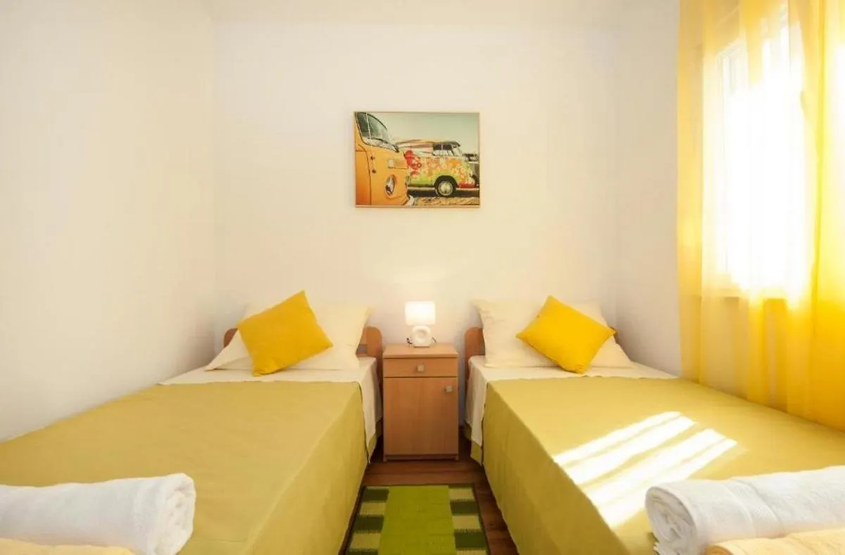 Apartments With A Swimming Pool Kastel Luksic, Kastela - 20582 Croatia