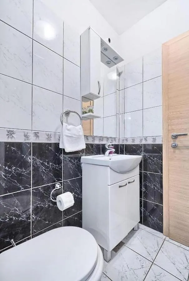 Apartments With A Swimming Pool Kastel Luksic, Kastela - 20582 Croatia