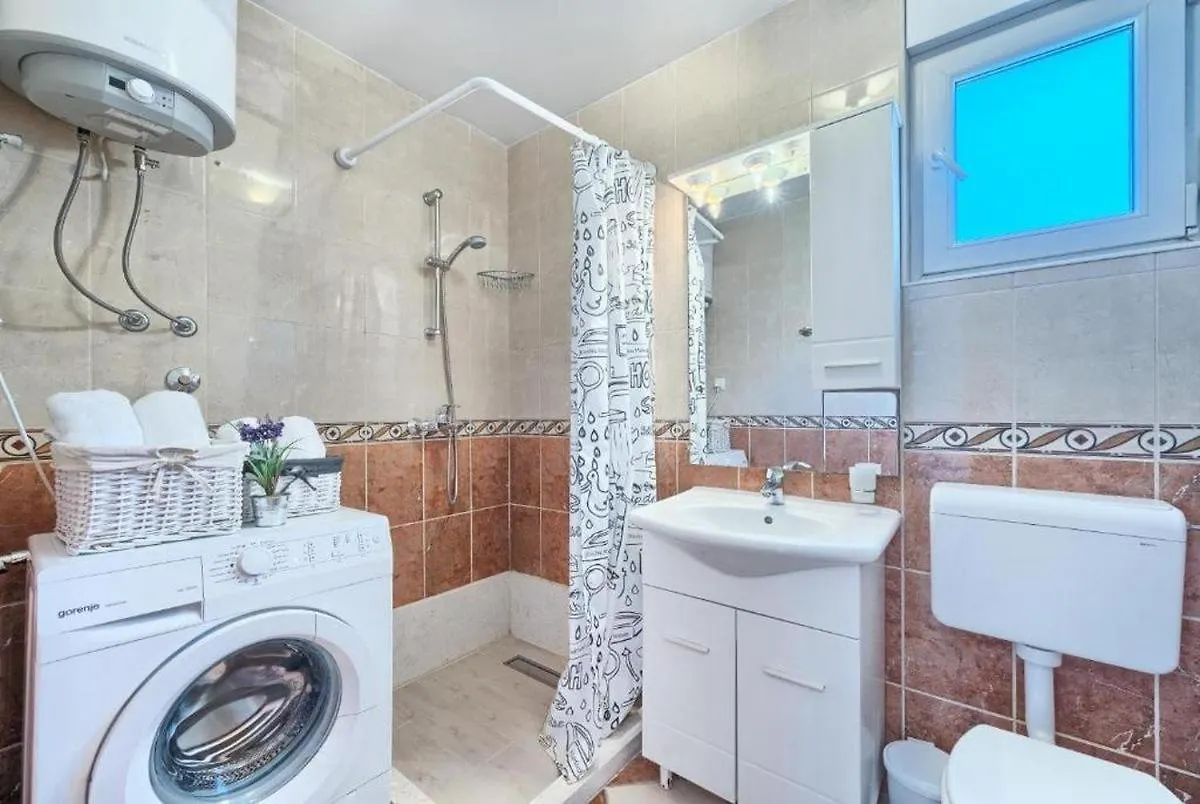 Apartments With A Swimming Pool Kastel Luksic, Kastela - 20582 Croatia