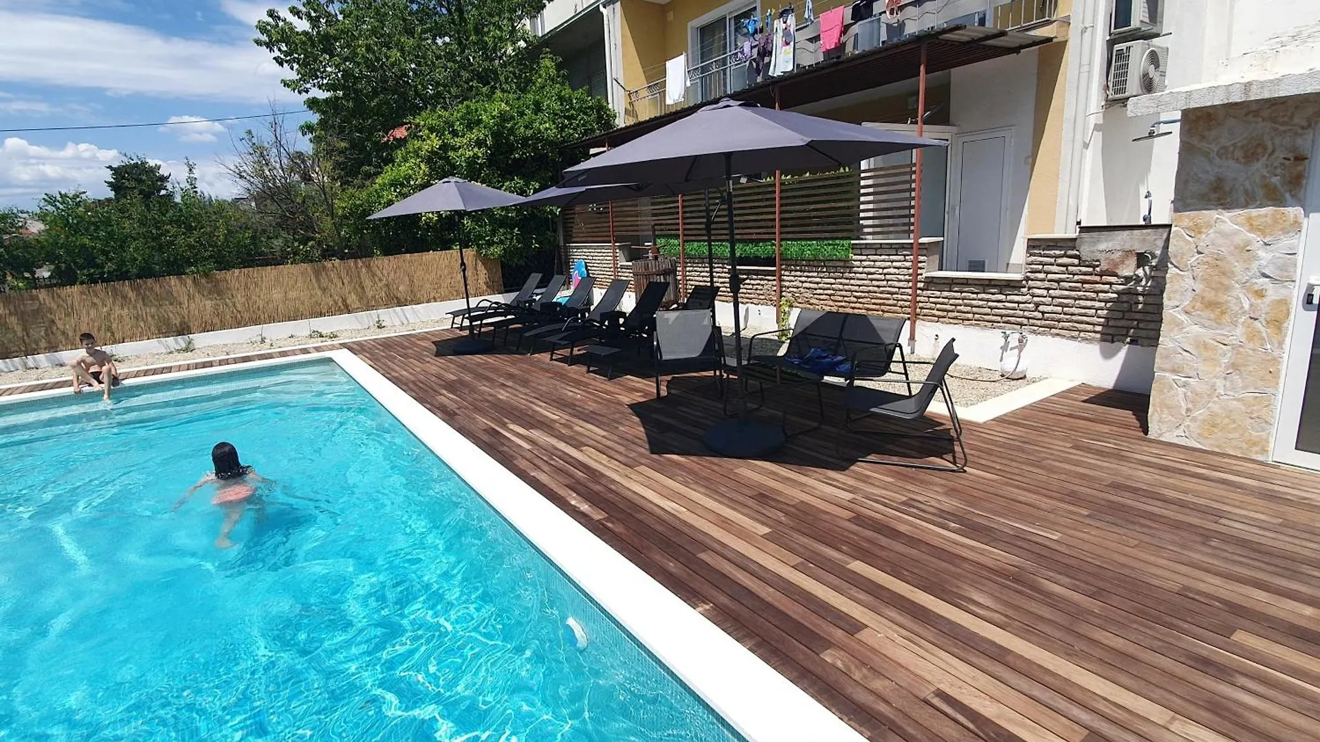 Apartments With A Swimming Pool Kastel Luksic, Kastela - 20582